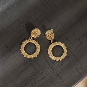 Elegant Gold Textured Hoop Earrings